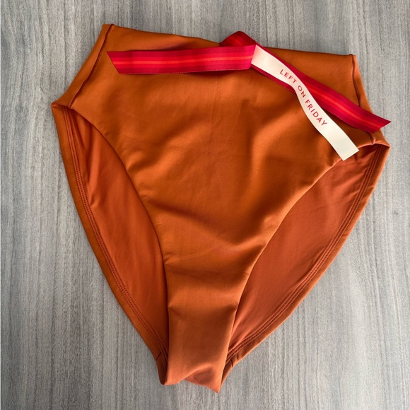 Left On Friday Hi Hi Bottom - Picture 1 of 4